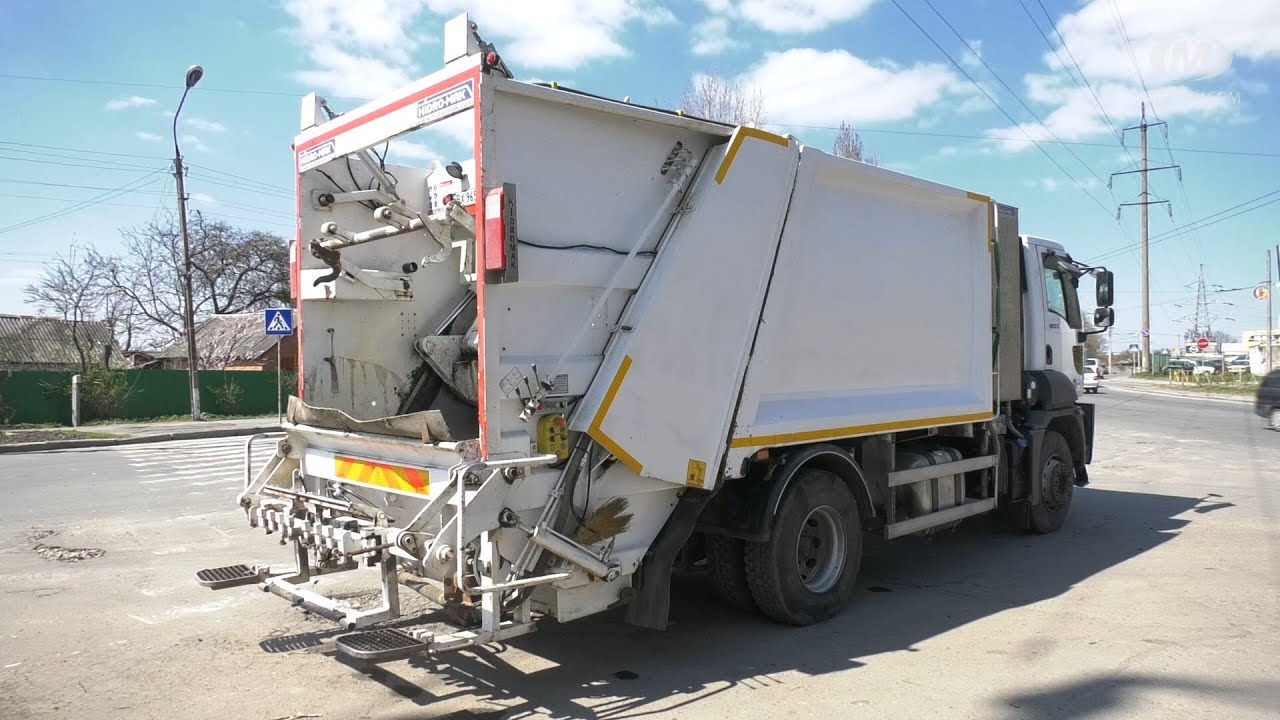 Водні процедури для сміттєвих баків