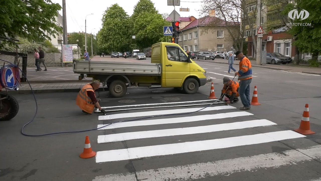 На дорогах малюють “свіжу” розмітку